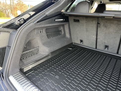 Used 2024 Audi SQ8 Prestige w/ Prestige Package image 37