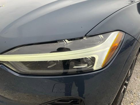 Used 2024 Volvo XC60 B5 Plus image 9