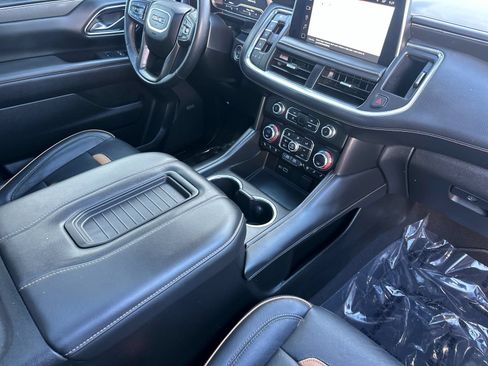 Used 2023 GMC Yukon AT4 w/ Technology Package AWD/4WD image 18