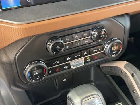 Used 2024 Ford Bronco Outer Banks AWD/4WD image 20