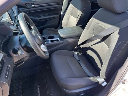Used 2025 Nissan Altima 2.5 SV image 34