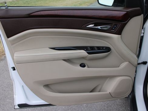 Used 2015 Cadillac SRX Luxury w/ Driver Awareness Package image 10