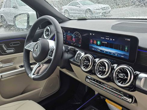 New 2026 Mercedes-Benz GLB 250 image 10