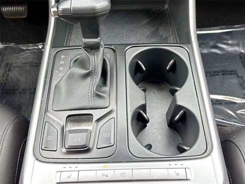 Used 2025 Kia Carnival FWD image 17