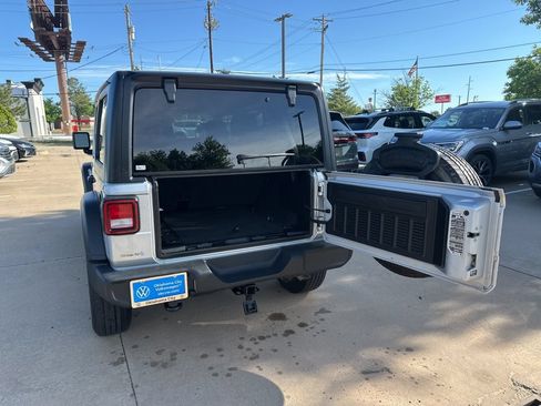 Used 2022 Jeep Wrangler Unlimited Sport AWD/4WD image 16