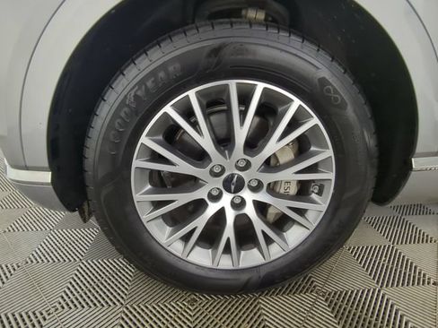 Used 2025 Genesis GV80 2.5T Standard AWD/4WD image 17