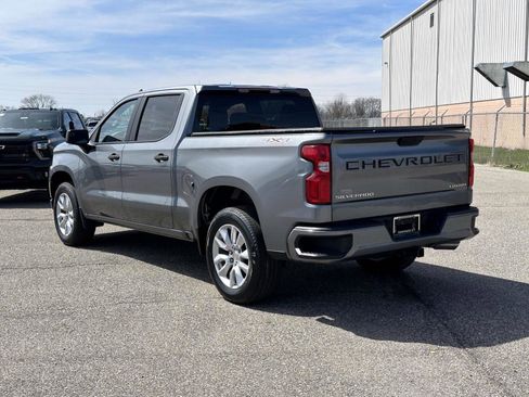 Used 2020 Chevrolet Silverado 1500 Custom w/ Custom Value Package image 3