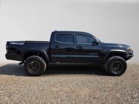 Used 2022 Toyota Tacoma TRD Off-Road w/ Technology Package AWD/4WD image 3