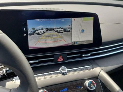 Used 2025 Hyundai Elantra SEL FWD image 27