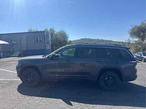 Used 2022 Jeep Grand Cherokee L Laredo w/ Luxury Tech Group I AWD/4WD image 8