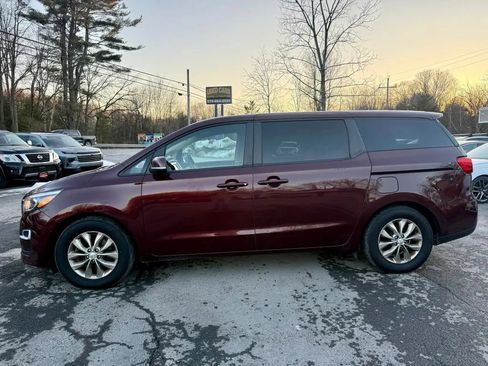 Used 2019 Kia Sedona LX image 5