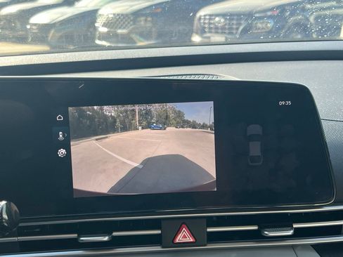 Used 2023 Hyundai Elantra Limited w/ Preferred Accessory Package FWD image 32