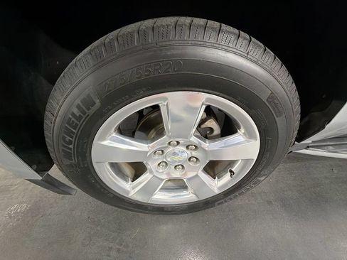 Used 2016 Chevrolet Suburban LT RWD image 34