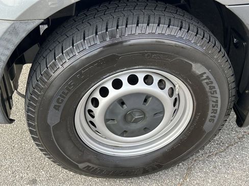 Used 2019 Mercedes-Benz Sprinter 2500 image 13