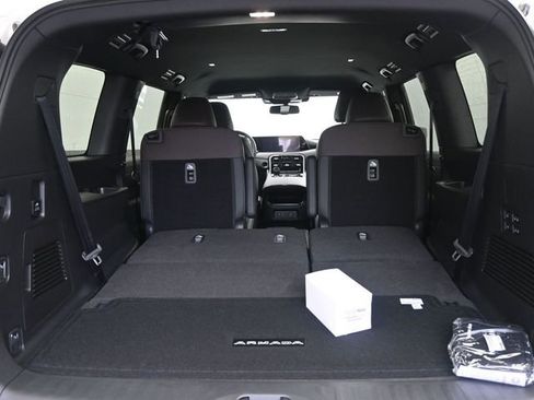 New 2026 Nissan Armada SL w/ Captain's Chari Seat Package image 12