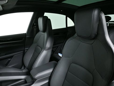 New 2025 Porsche Macan 4S Electric image 5