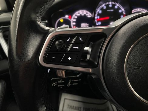 Used 2018 Porsche Panamera image 19