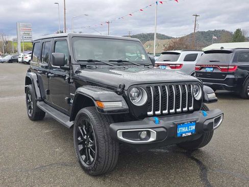 Used 2023 Jeep Wrangler Sahara w/ Cold Weather Group image 7