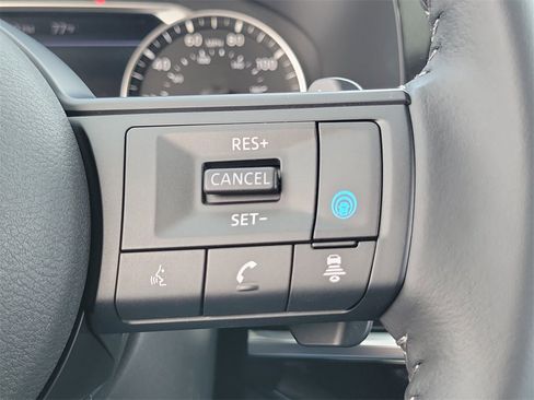 New 2025 Nissan Pathfinder SV w/ Black Appearance Package image 6