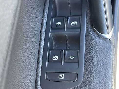 Used 2020 Volkswagen Golf 4-Door image 16