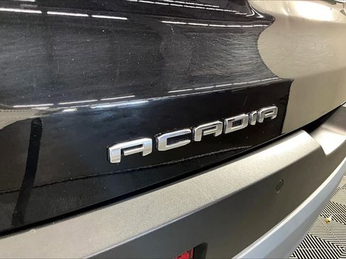 Used 2023 GMC Acadia SLT image 30