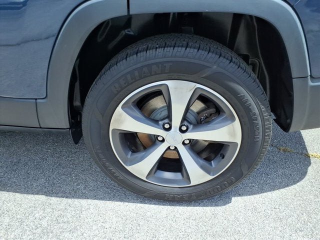 Used 2020 Jeep Cherokee Limited AWD/4WD image 8