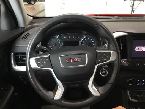 Used 2024 GMC Terrain SLE w/ Driver Convenience Package FWD image 21