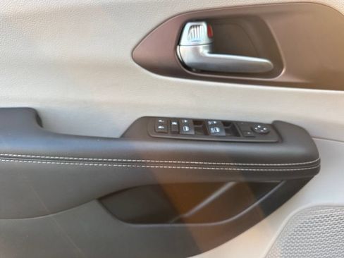 Used 2024 Chrysler Voyager LX FWD image 15