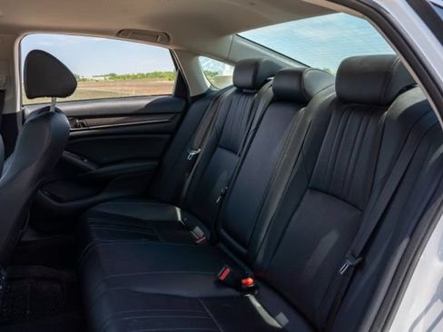 Used 2021 Honda Accord Touring image 14