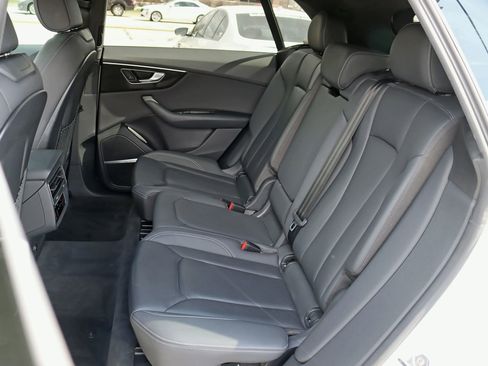 Used 2019 Audi Q8 Premium Plus AWD/4WD image 28