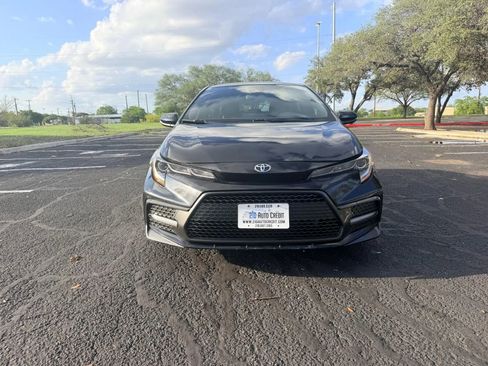 Used 2022 Toyota Corolla SE FWD image 2