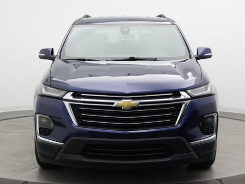 Used 2023 Chevrolet Traverse LT FWD image 2