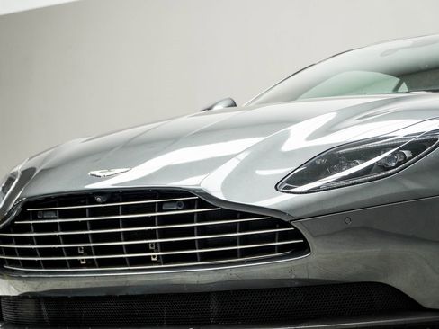 Used 2019 Aston Martin DB11 Volante image 9