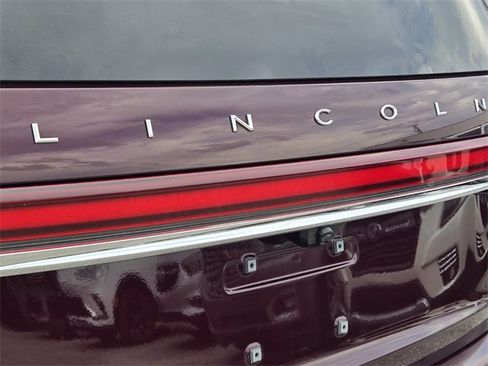 Used 2020 Lincoln Aviator Reserve w/ Equipment Group 201A image 9