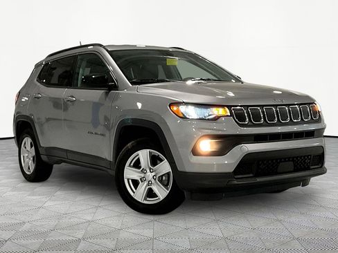 Used 2022 Jeep Compass Latitude AWD/4WD image 3