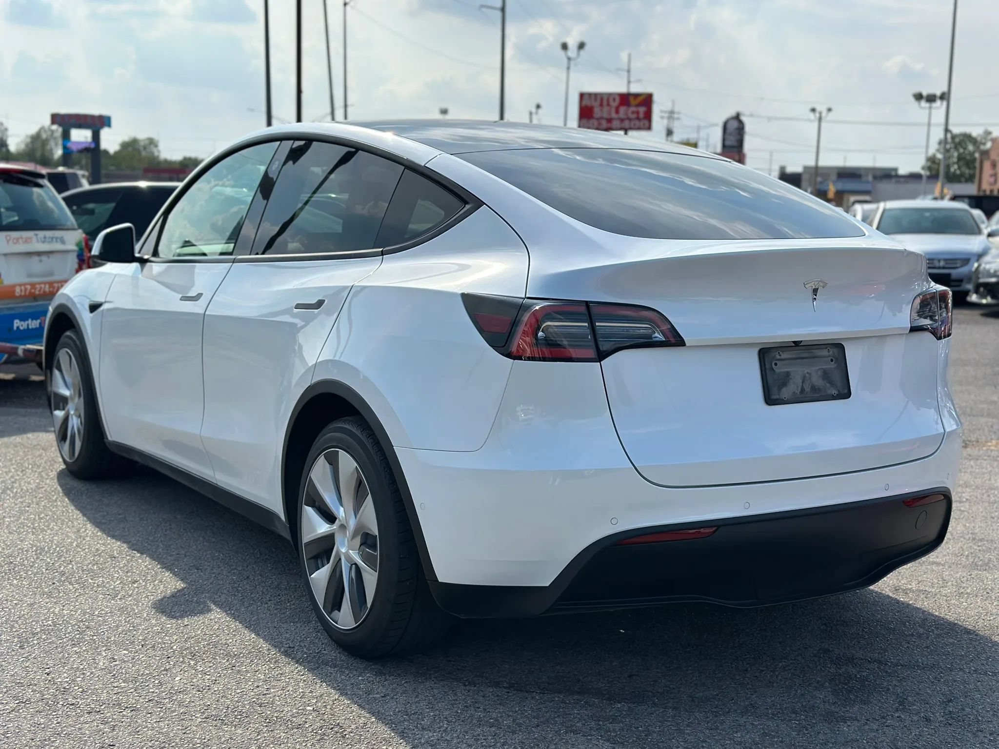 Used 2021 Tesla Model Y 2WD image 9