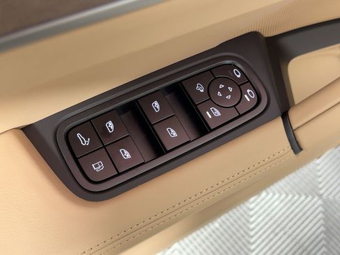 Used 2026 Porsche Cayenne E-Hybrid image 13