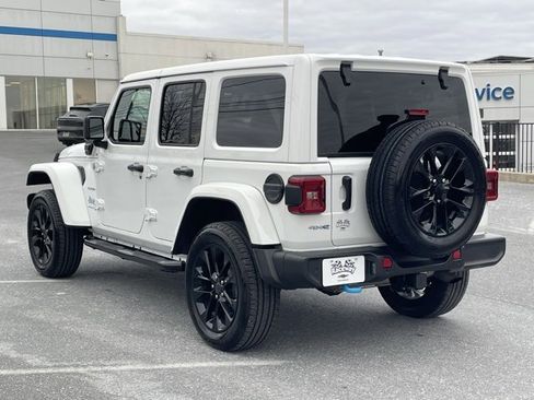 Used 2024 Jeep Wrangler Unlimited Sahara w/ Safety Group image 16