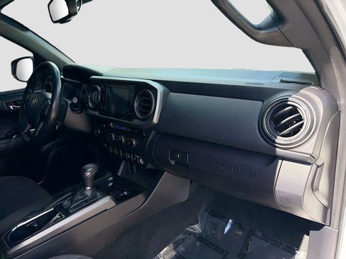 Used 2016 Toyota Tacoma TRD Sport w/ Premium & Technology Package image 31