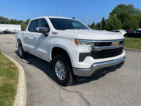 Used 2024 Chevrolet Silverado 1500 LT w/ Z71 Off-Road Package AWD/4WD image 7