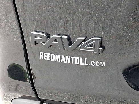 Used 2022 Toyota RAV4 LE image 29