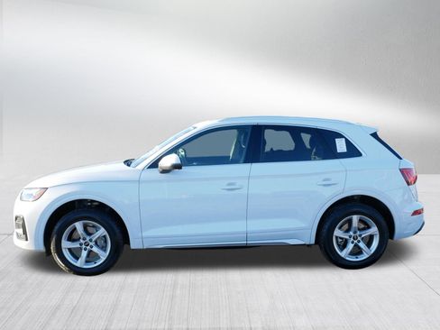 Used 2023 Audi Q5 Premium w/ Convenience Package image 4