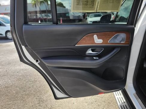 Used 2021 Mercedes-Benz GLS 450 4MATIC image 14