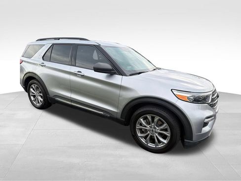 Used 2022 Ford Explorer XLT w/ Equipment Group 202A RWD image 7