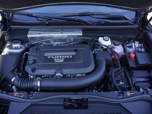 Used 2025 Cadillac XT4 Premium Luxury image 29