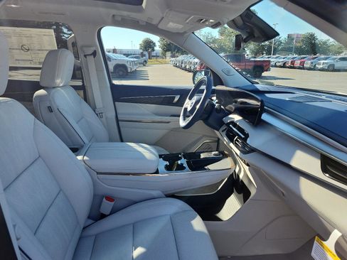 Used 2026 Buick Enclave Avenir w/ Super Cruise Package AWD/4WD image 7