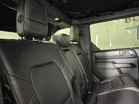Used 2025 Ford Bronco Outer Banks w/ Sasquatch Package AWD/4WD image 18