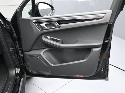 Certified 2023 Porsche Macan Turbo AWD/4WD image 29