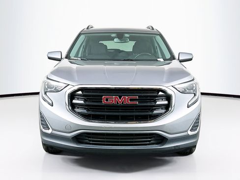 Used 2019 GMC Terrain SLE w/ Driver Convenience Package FWD image 2