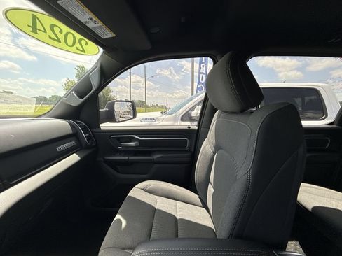 Used 2024 RAM 1500 Big Horn AWD/4WD image 31
